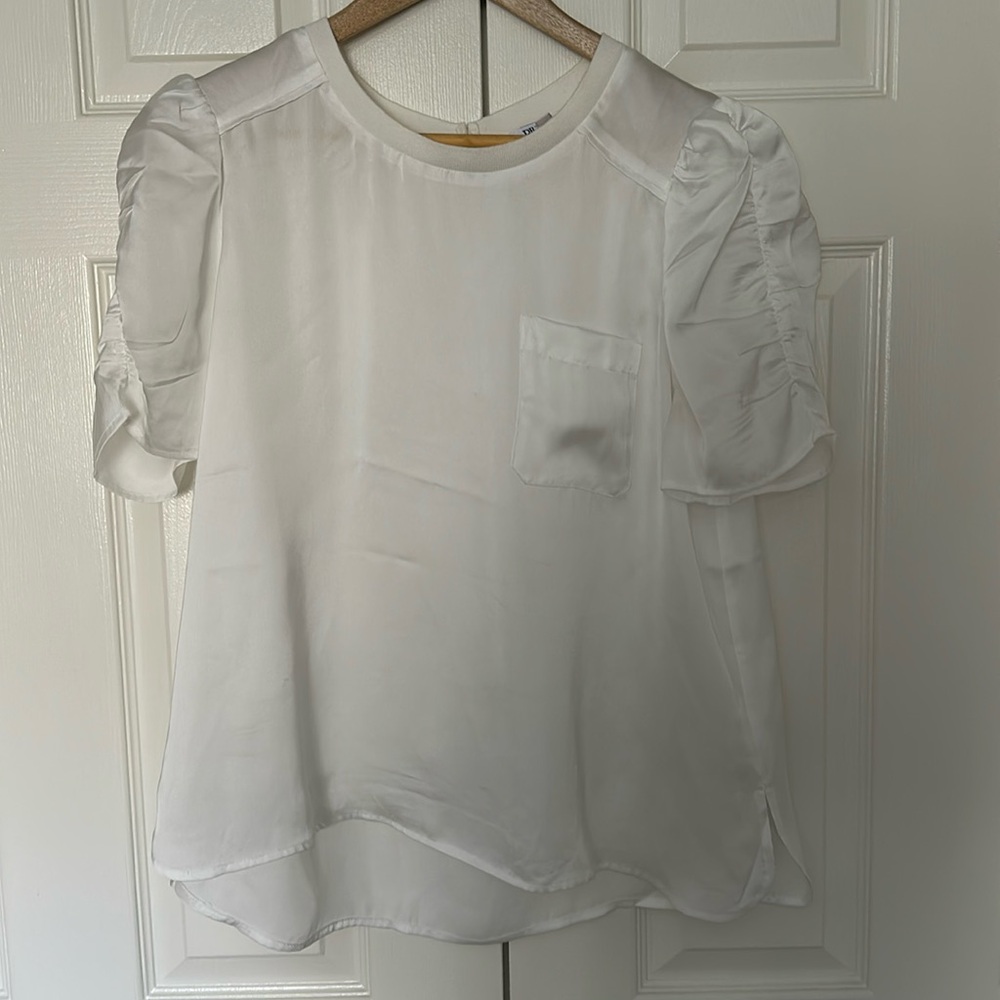 Dressy silk- like T-shirt.